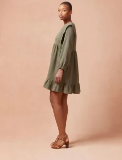 Noemie><noscript><img width=