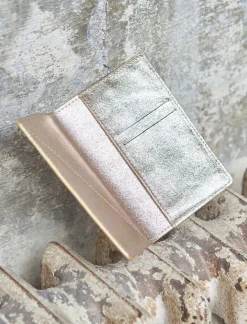 Porte Passeport><noscript><img width=