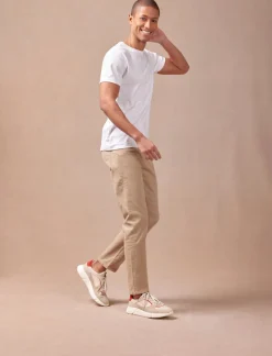 Tom><noscript><img width=